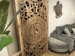 Houtsnijwerk kast Gilli