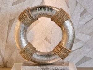 Rivièra Maison Lifebuoy Statue – Exclusief Zilverkleurig Reddingsboei Ornament met Jute Touw